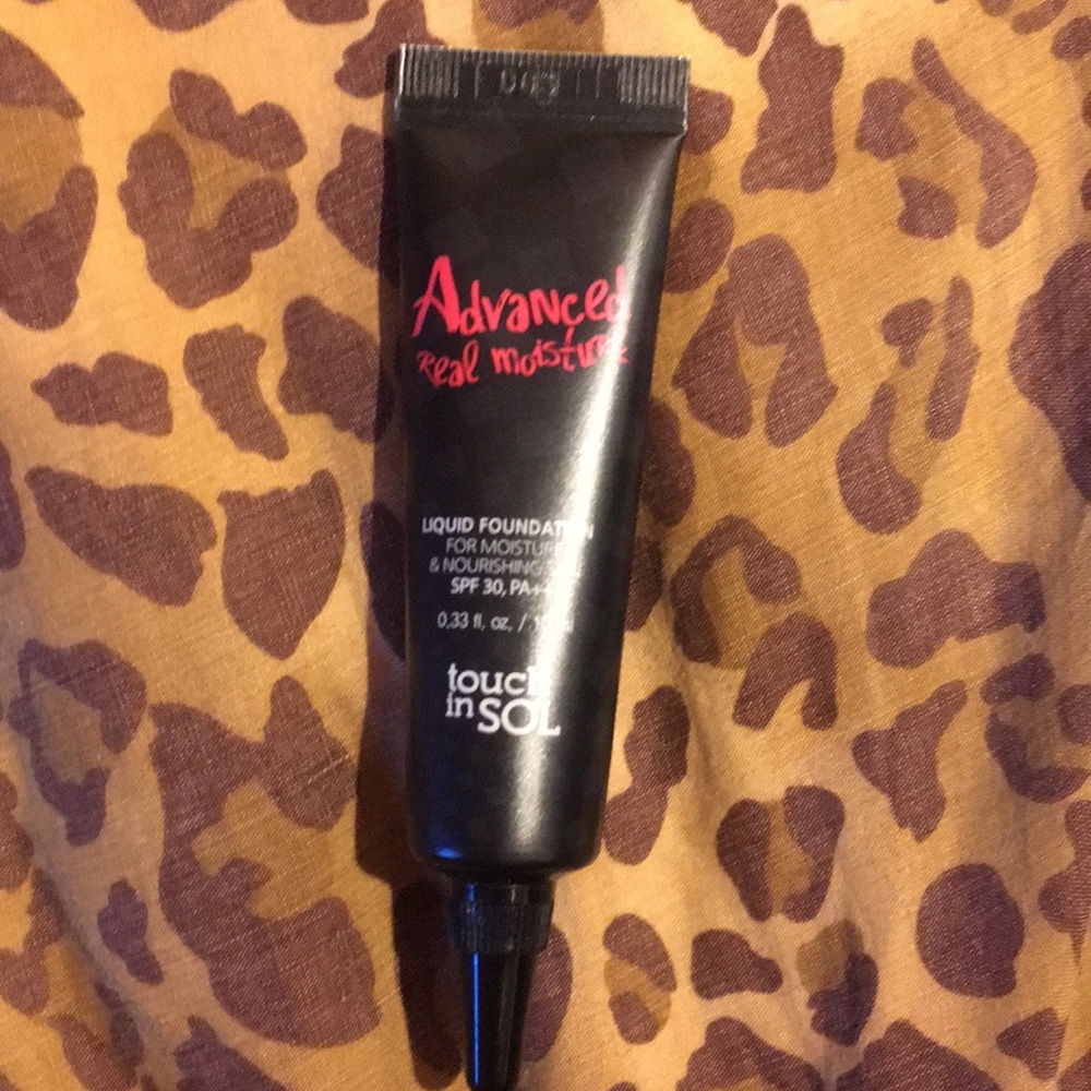 Touch in sol advanced moisture liquid foundation